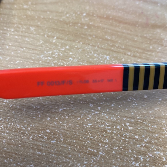 Authentic Fendi Sunglasses - Picture 5 of 9